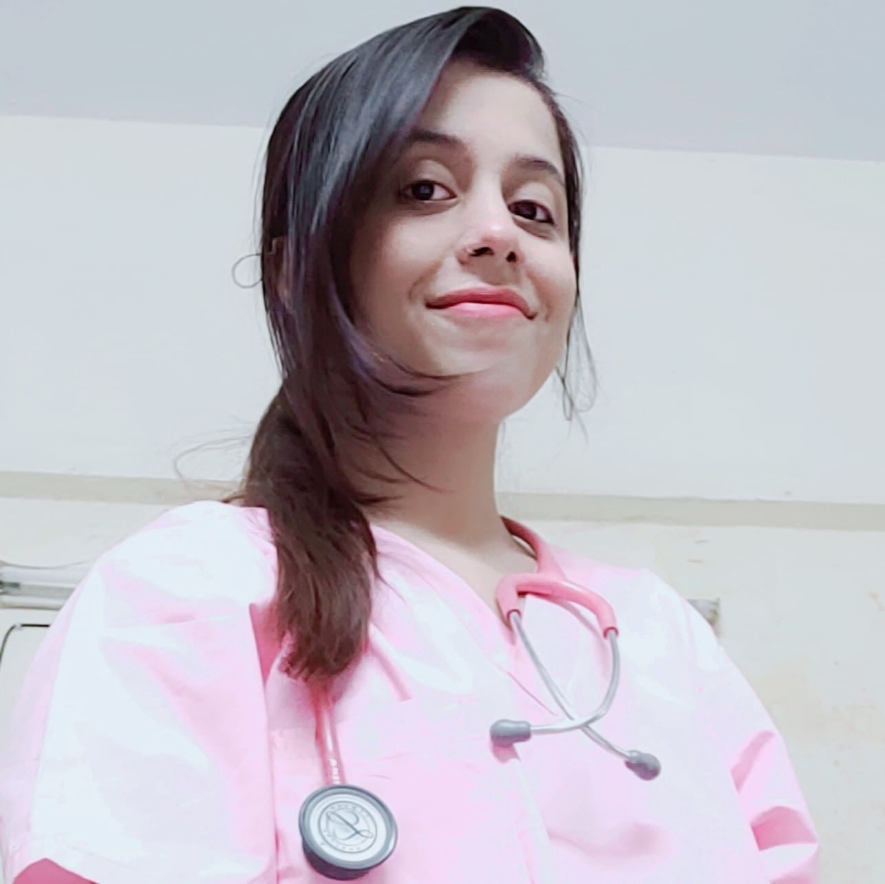 Dr. Sadaf Sattar, a highly experienced and trusted doctor in Pakistan known for expert care, excellent patient reviews, and outstanding overall treatment results.