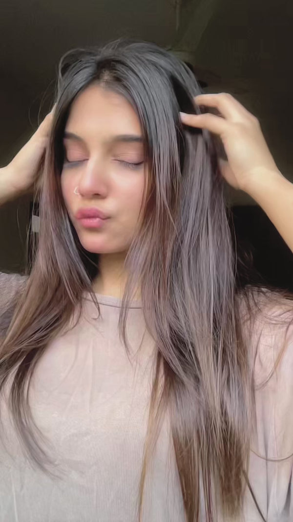 Azomorfia Flaxseed Hair Oil Reviews by a UGC content creator explaining realistically about the difference